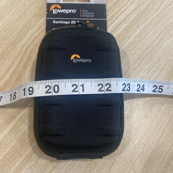 Lowepro Santiago 20 II Camera Case - Picture 7 of 7